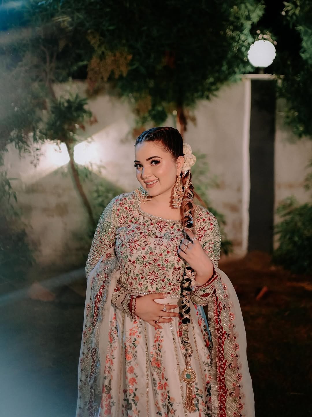 Rabia Anum party glam